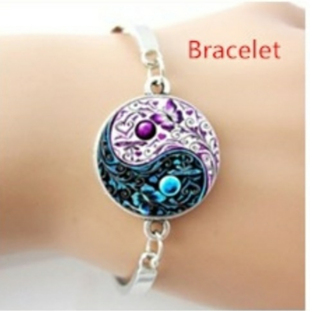 New Stunning Bracelet Fashioned in Silver!